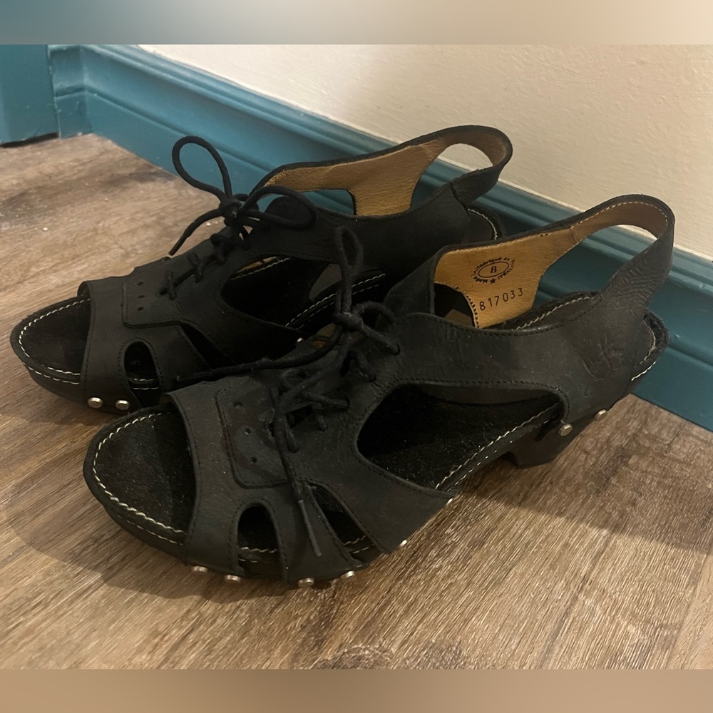 Joni Rules Low size 8